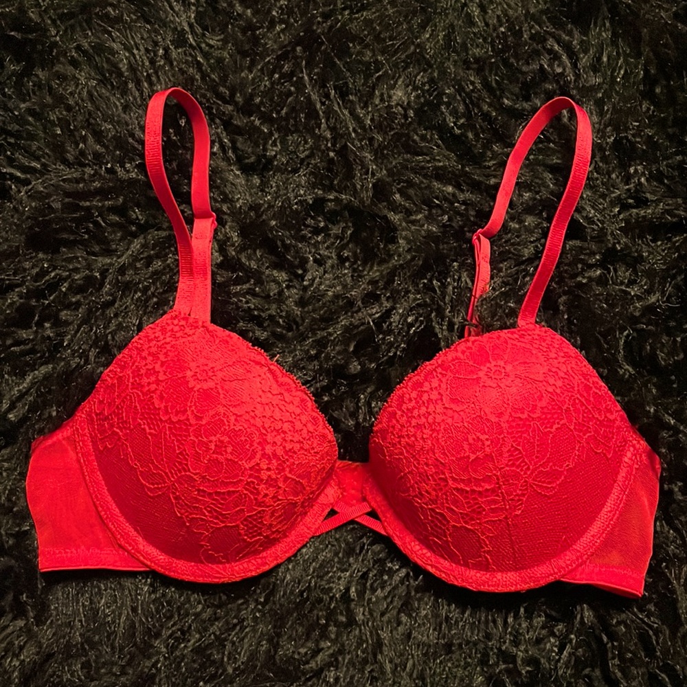 Red lace pushup bra. NWOT size 32B